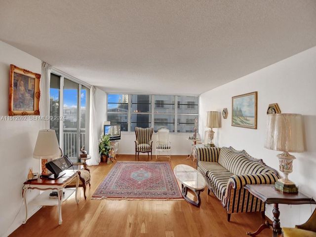 18051 Biscayne Boulevard 304, Aventura, FL 33160