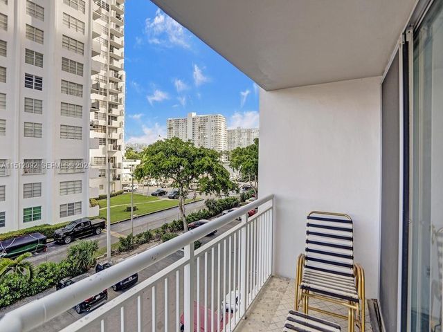 18051 Biscayne Boulevard 304, Aventura, FL 33160
