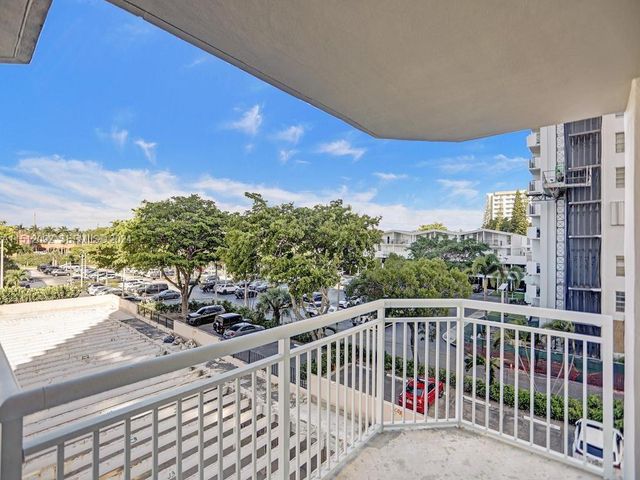 18051 Biscayne Boulevard 304, Aventura, FL 33160