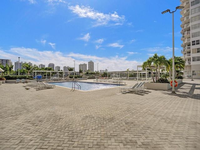 18051 Biscayne Boulevard 304, Aventura, FL 33160