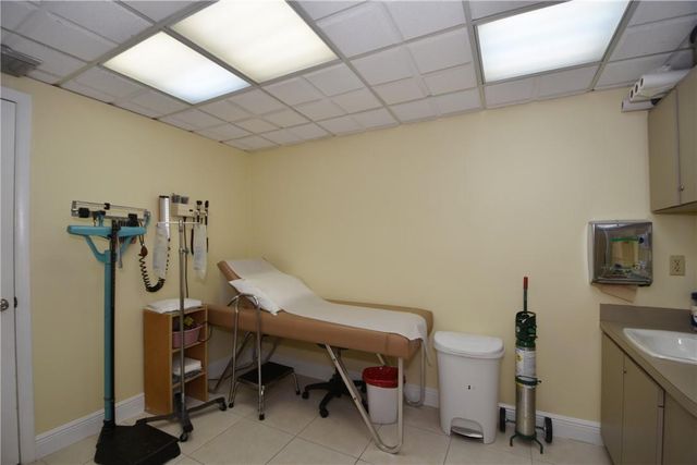 1820 E Commercial Boulevard, Fort Lauderdale, FL 33308