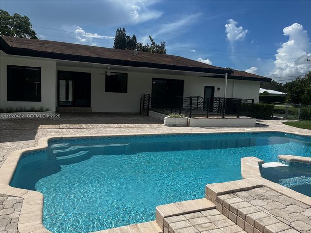 7001 SW 126th St, Pinecrest, FL 33156