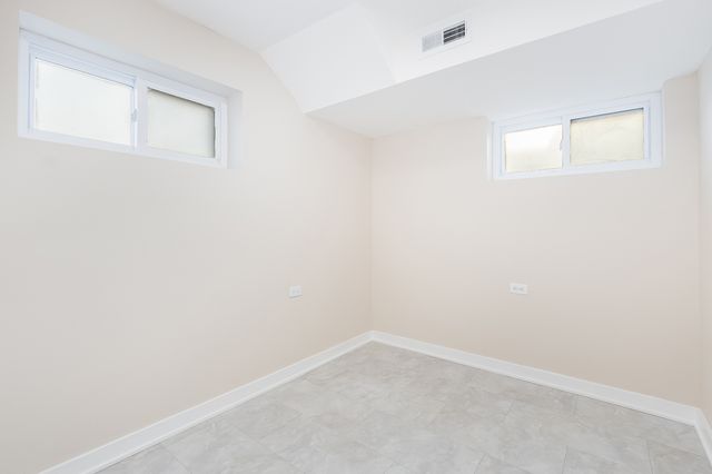 6117 W 80th Street W, Burbank, IL 60459