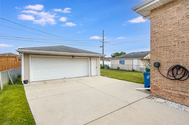 6117 W 80th Street W, Burbank, IL 60459