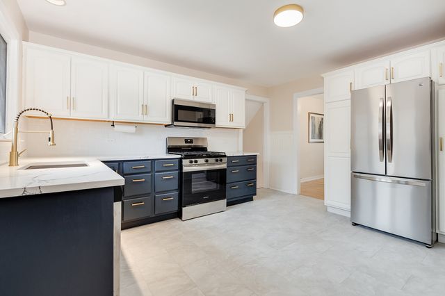 6117 W 80th Street W, Burbank, IL 60459