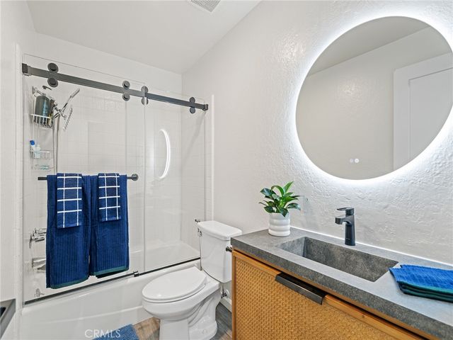 2001 E 21st St 327, Signal Hill, CA 90755