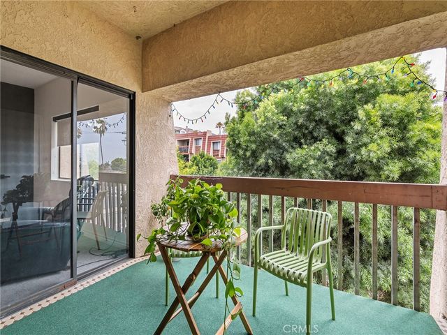 2001 E 21st St 327, Signal Hill, CA 90755