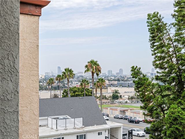 2001 E 21st St 327, Signal Hill, CA 90755