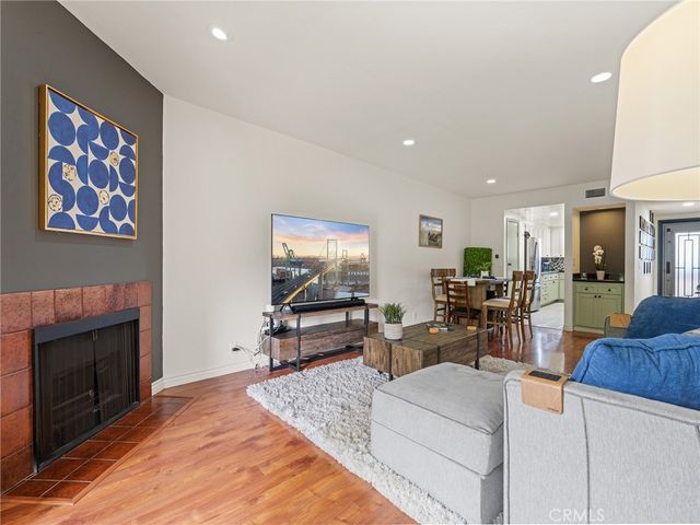 2001 E 21st St 327, Signal Hill, CA 90755
