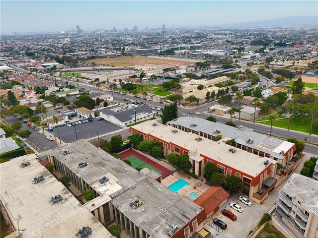2001 E 21st St 327, Signal Hill, CA 90755