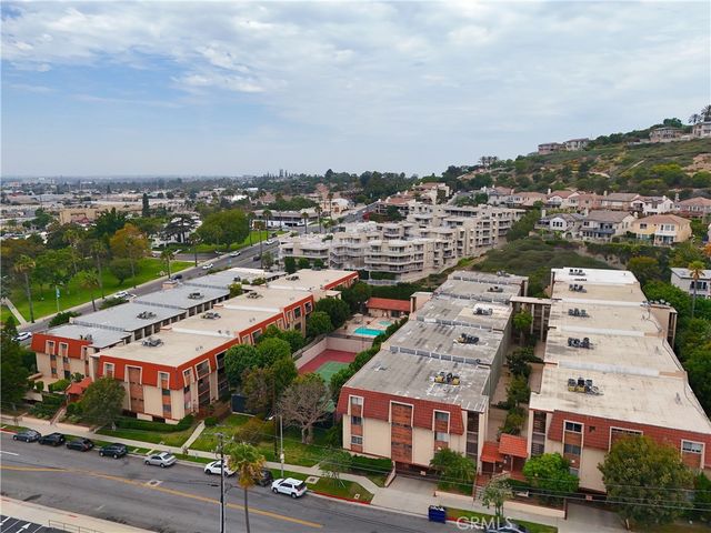 2001 E 21st St 327, Signal Hill, CA 90755