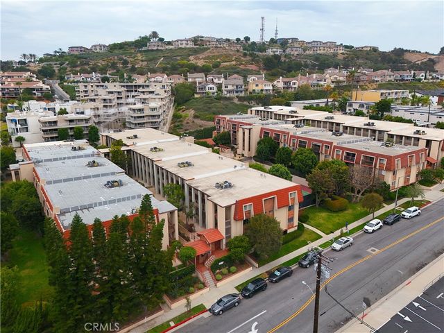2001 E 21st St 327, Signal Hill, CA 90755