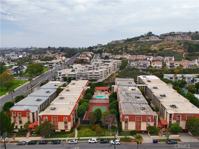 2001 E 21st St 327, Signal Hill, CA 90755