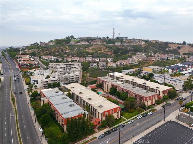 2001 E 21st St 327, Signal Hill, CA 90755