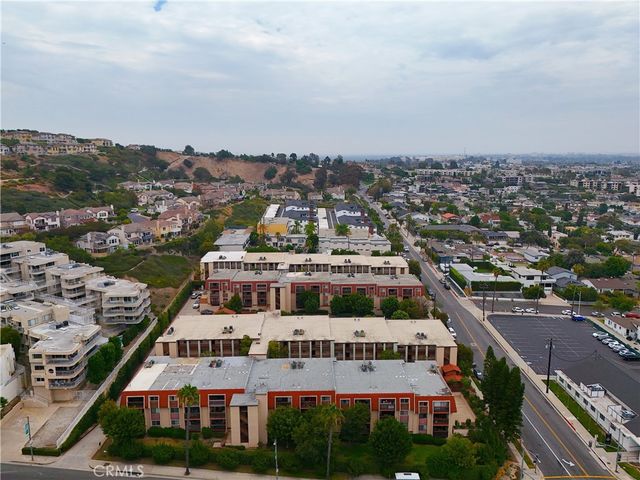2001 E 21st St 327, Signal Hill, CA 90755