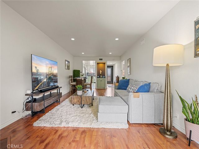 2001 E 21st St 327, Signal Hill, CA 90755