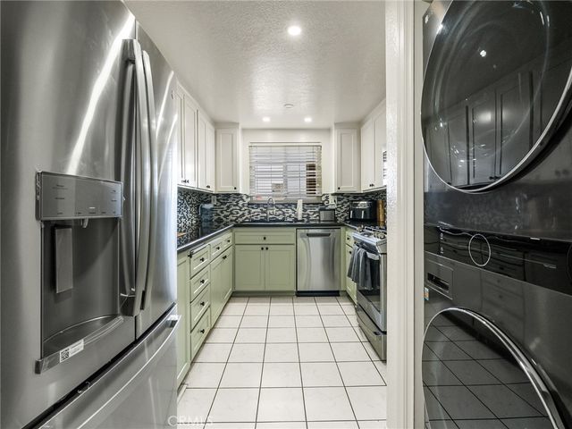 2001 E 21st St 327, Signal Hill, CA 90755