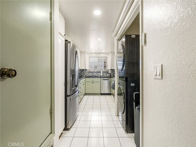 2001 E 21st St 327, Signal Hill, CA 90755