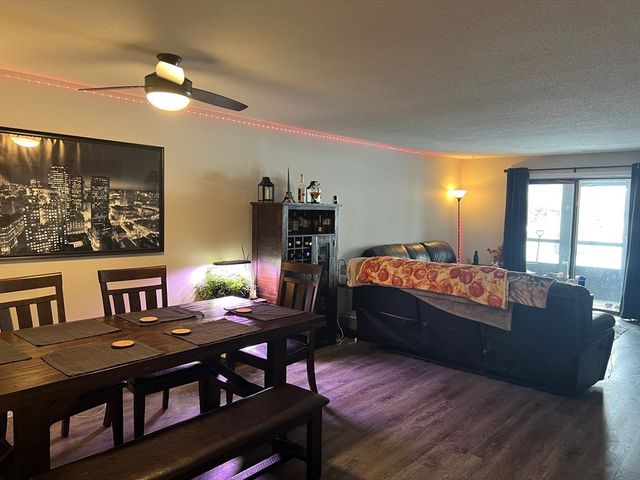 3 Greenbriar Dr 106, North Reading, MA 01864