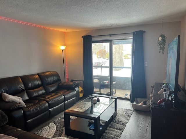 3 Greenbriar Dr 106, North Reading, MA 01864