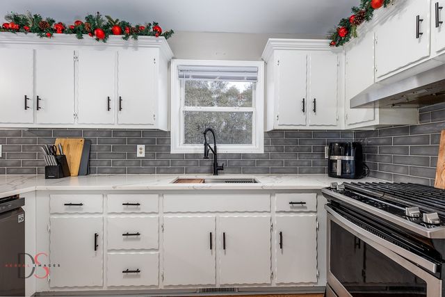 2121 Fox Hill Lane, Ottawa, IL 61350