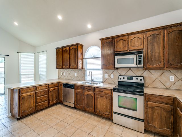 6357 Redeagle Creek Drive, Fort Worth, TX 76179