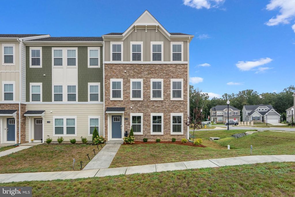 11198 CONWAY PL, White Plains, MD 20695
