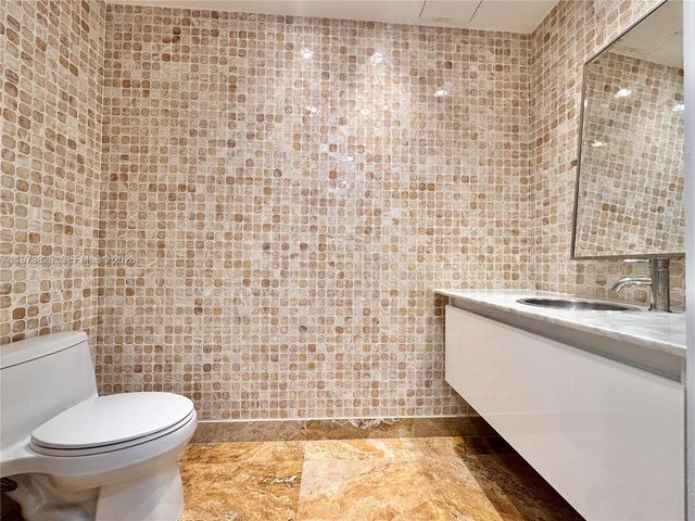 1060 Brickell Ave 201, Miami, FL 33131