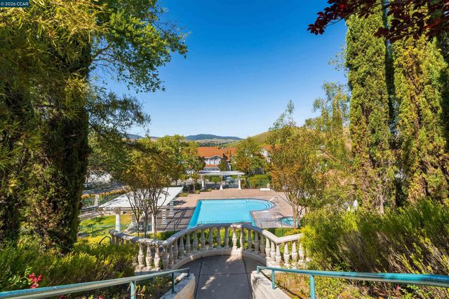 401 S Clovercrest Ln, San Ramon, CA 94582