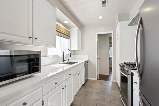 1741 Tustin Avenue 16 D, Costa Mesa, CA 92627