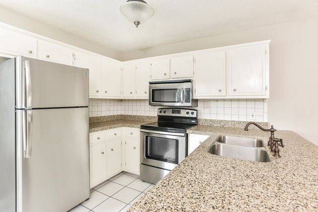 610 Hogan Dr, Murfreesboro, TN 37128