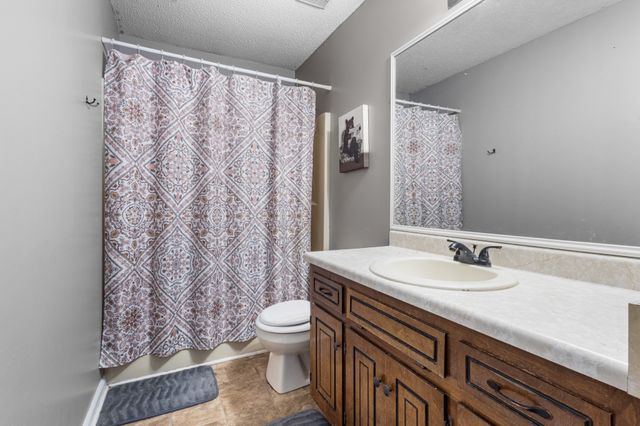 740 Acorn Dr, Clarksville, TN 37043