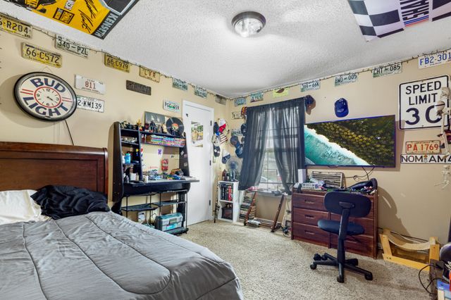 740 Acorn Dr, Clarksville, TN 37043