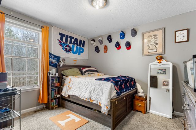 740 Acorn Dr, Clarksville, TN 37043