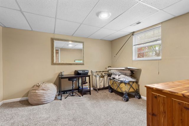740 Acorn Dr, Clarksville, TN 37043