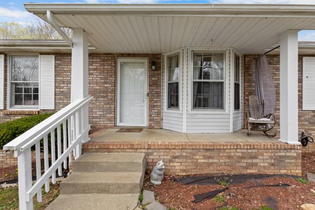 740 Acorn Dr, Clarksville, TN 37043