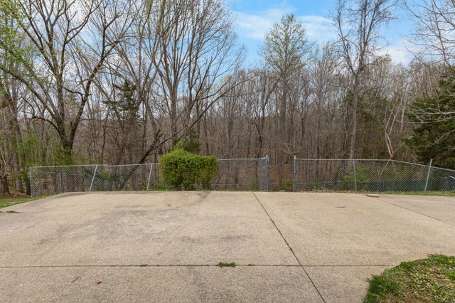 740 Acorn Dr, Clarksville, TN 37043