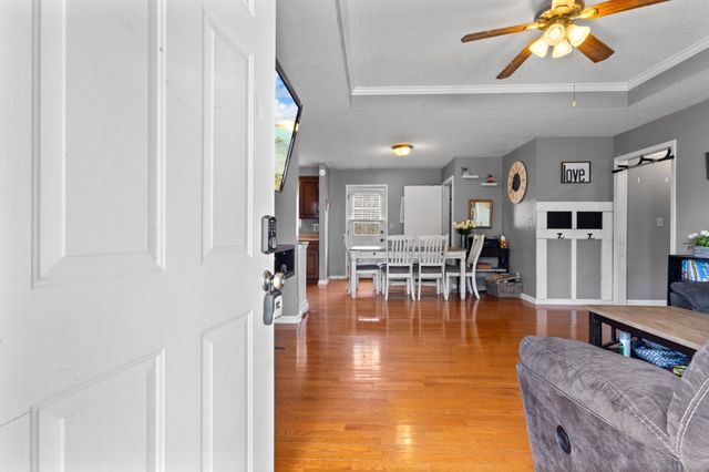 740 Acorn Dr, Clarksville, TN 37043
