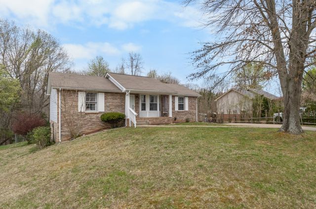 740 Acorn Dr, Clarksville, TN 37043