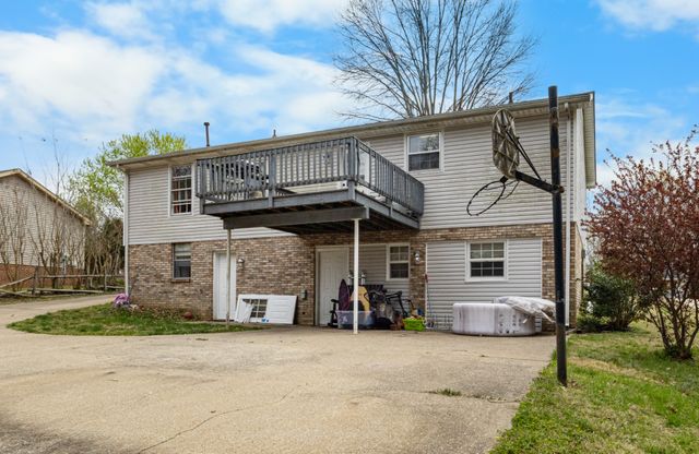 740 Acorn Dr, Clarksville, TN 37043