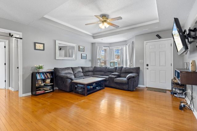 740 Acorn Dr, Clarksville, TN 37043