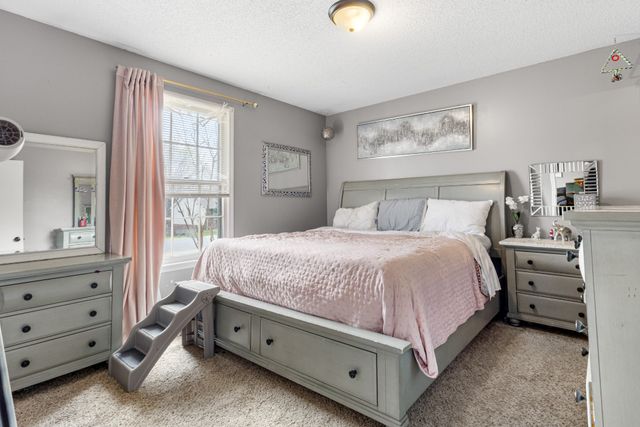 740 Acorn Dr, Clarksville, TN 37043