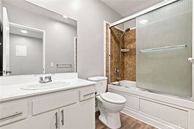 21900 Roscoe Boulevard 8, Canoga Park, CA 91304