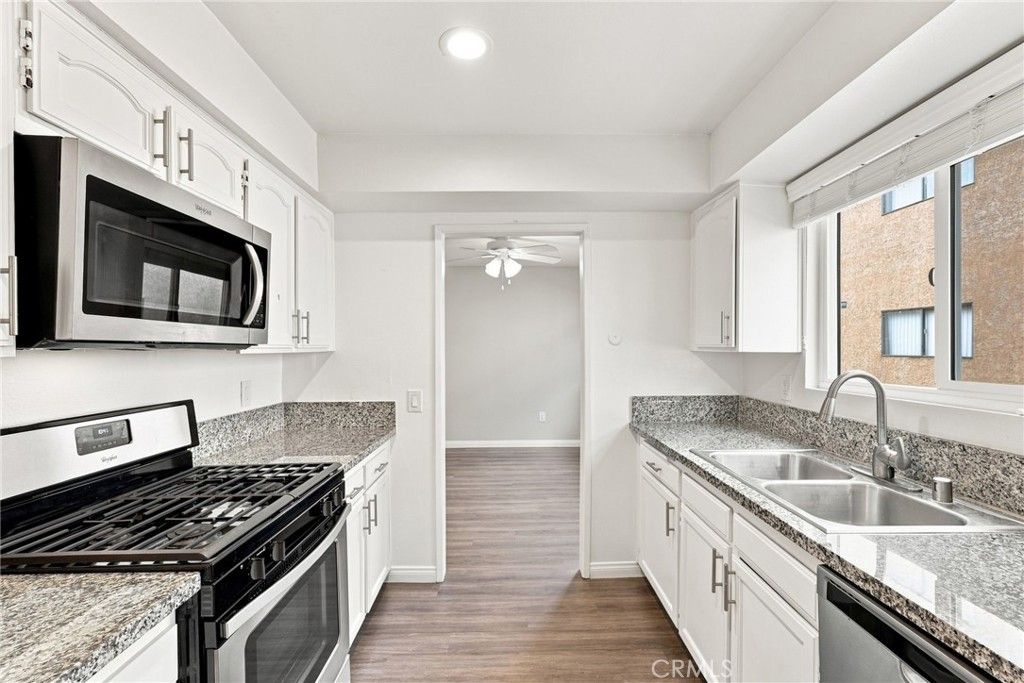 Image 10 of property listing at 21900 Roscoe Boulevard 8, Canoga Park, CA 91304