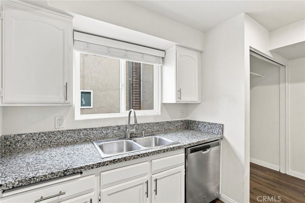 Image 11 of property listing at 21900 Roscoe Boulevard 8, Canoga Park, CA 91304