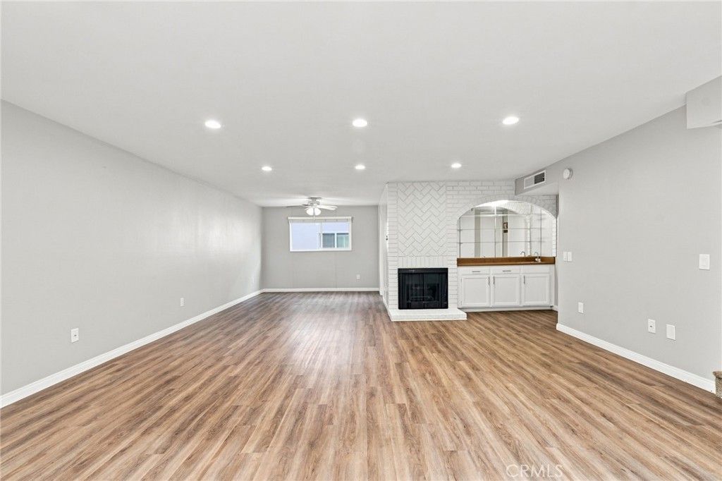 Image 4 of property listing at 21900 Roscoe Boulevard 8, Canoga Park, CA 91304