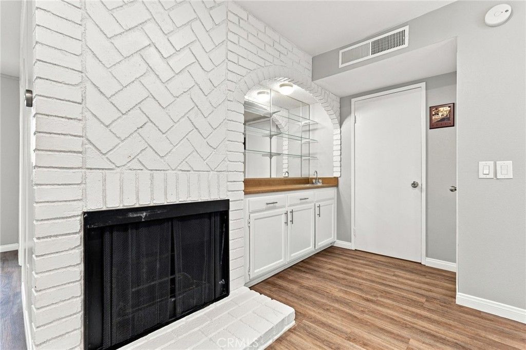 Image 5 of property listing at 21900 Roscoe Boulevard 8, Canoga Park, CA 91304