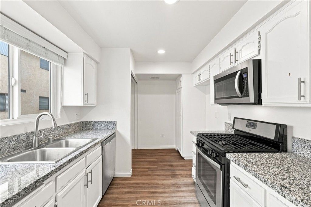 Image 9 of property listing at 21900 Roscoe Boulevard 8, Canoga Park, CA 91304