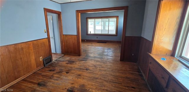 647 Columbia Avenue, Akron, OH 44310