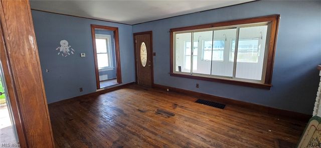 647 Columbia Avenue, Akron, OH 44310
